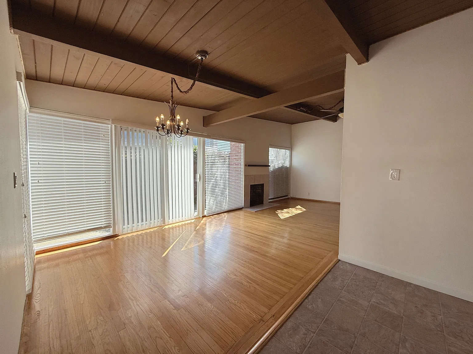 1652 Borden Street - 1 — Photo 3