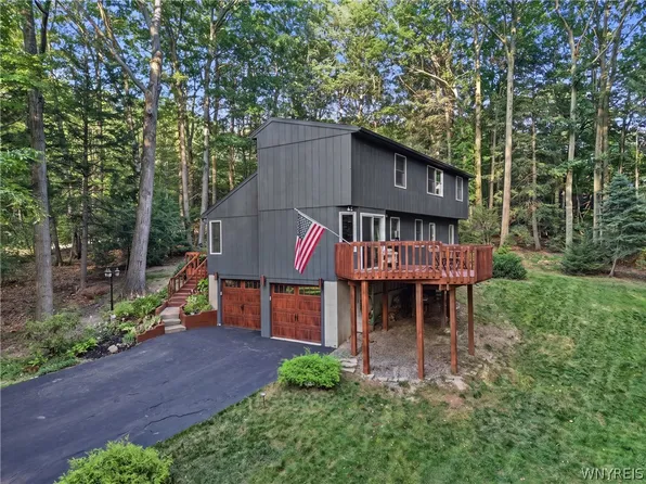 5876 Woodlee Ct, Orchard Park, NY 14127