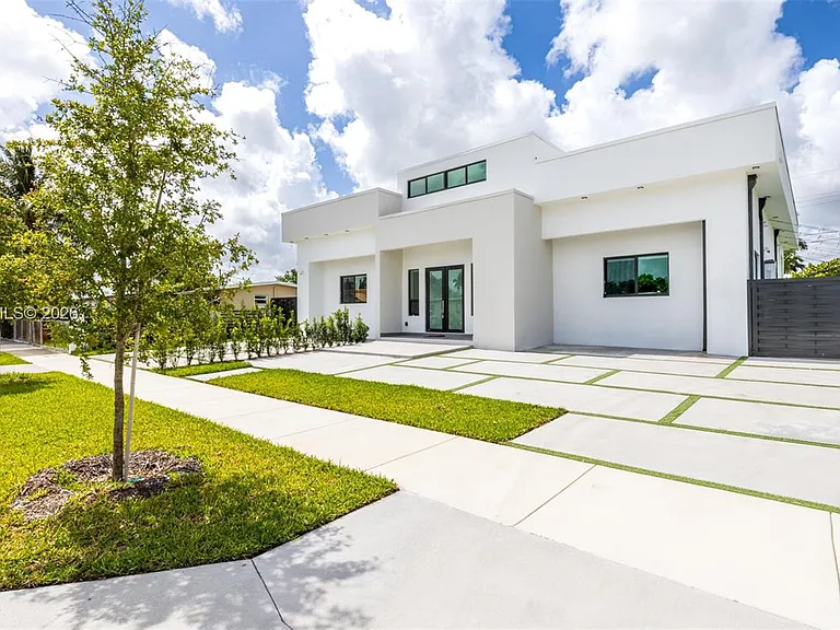 11450 SW 59th Ter — Photo 2