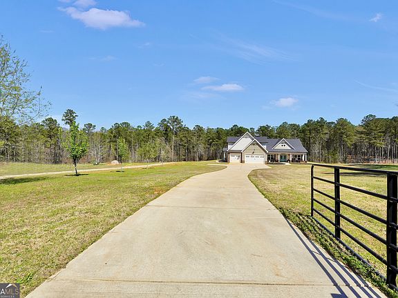 3rd image of 795 Silver Dollar Rd