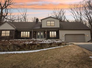 21705 W Oak Park Dr, New Berlin, WI