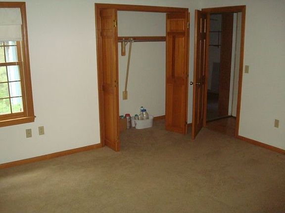 4th image of 10 Tall Pines Dr