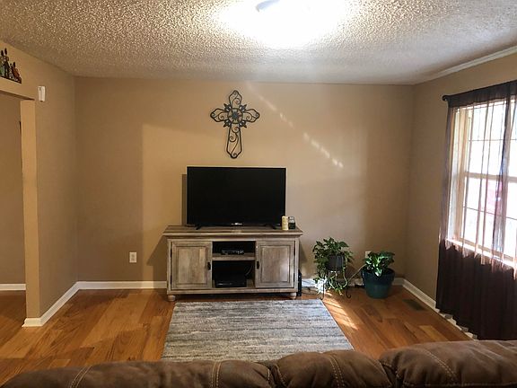 5th image of 6913 Ellesmere Dr