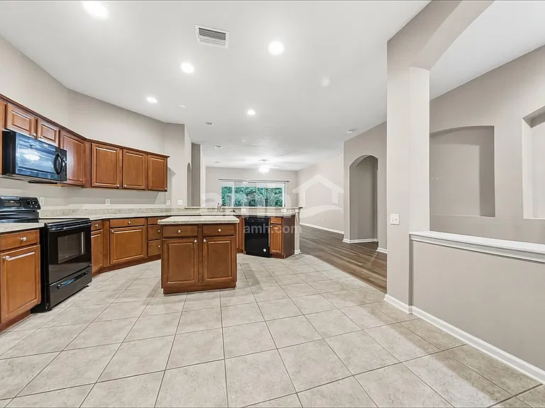 7330 Crescent Palm Dr — Photo 3