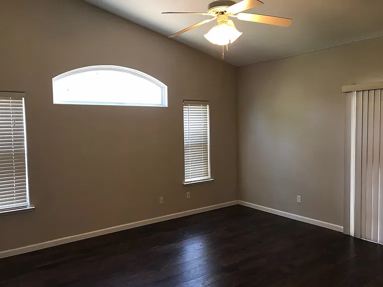1217 Florence Ave — Photo 15
