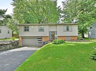 499 Aurora Dr, Youngstown, OH