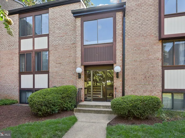3101 Buccaneer Ct APT 202, Fairfax, VA 22031