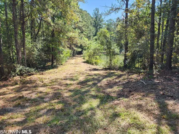 5560 Travis Rd, Brewton, AL 36426