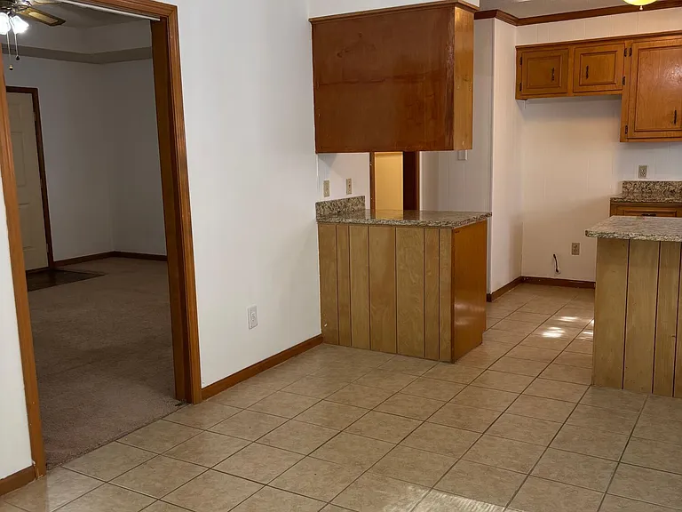 1460 Crowndale Dr — Photo 17
