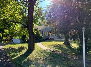 201 Rues Ln, East Brunswick, NJ 08816