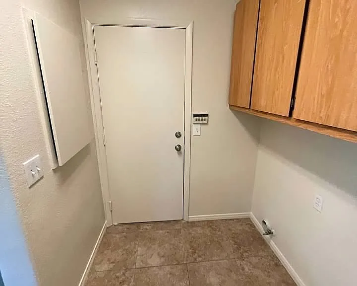 8829 Cornwall Glen Ave — Photo 31