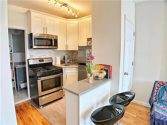 Rented by Century 21 Metropolitan | media 30