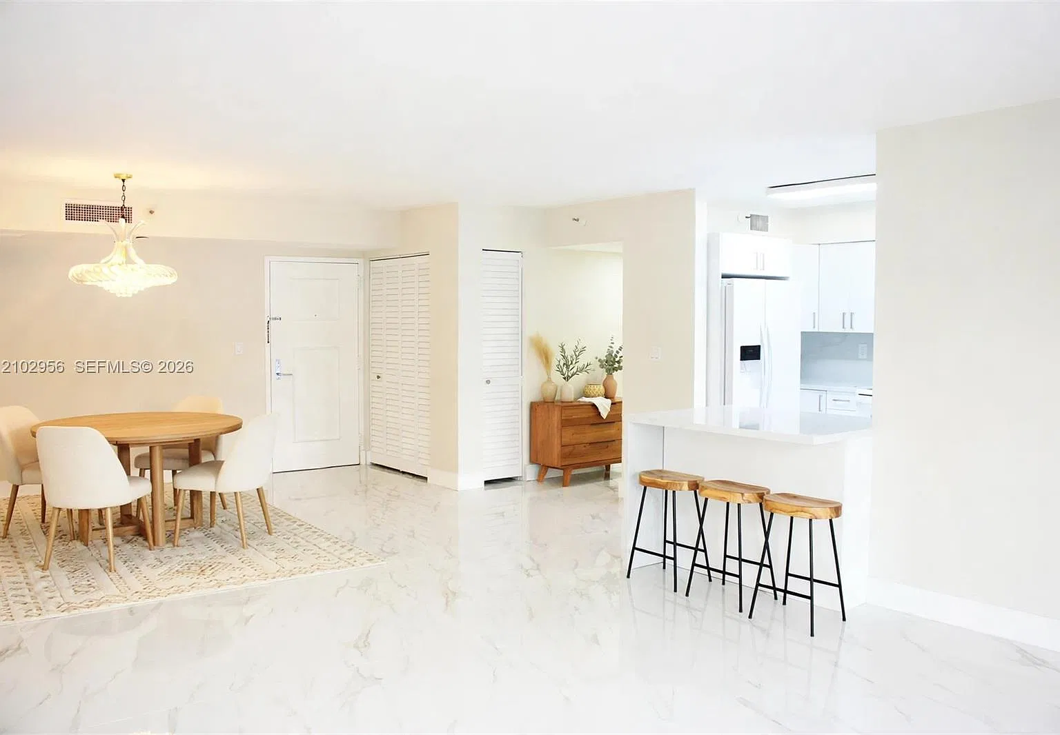 Mystic Pointe Condo No Th — Photo 4