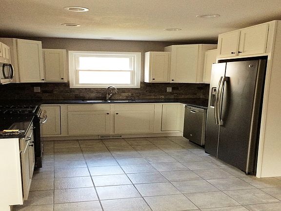 5th image of 136 Woodland Dr
