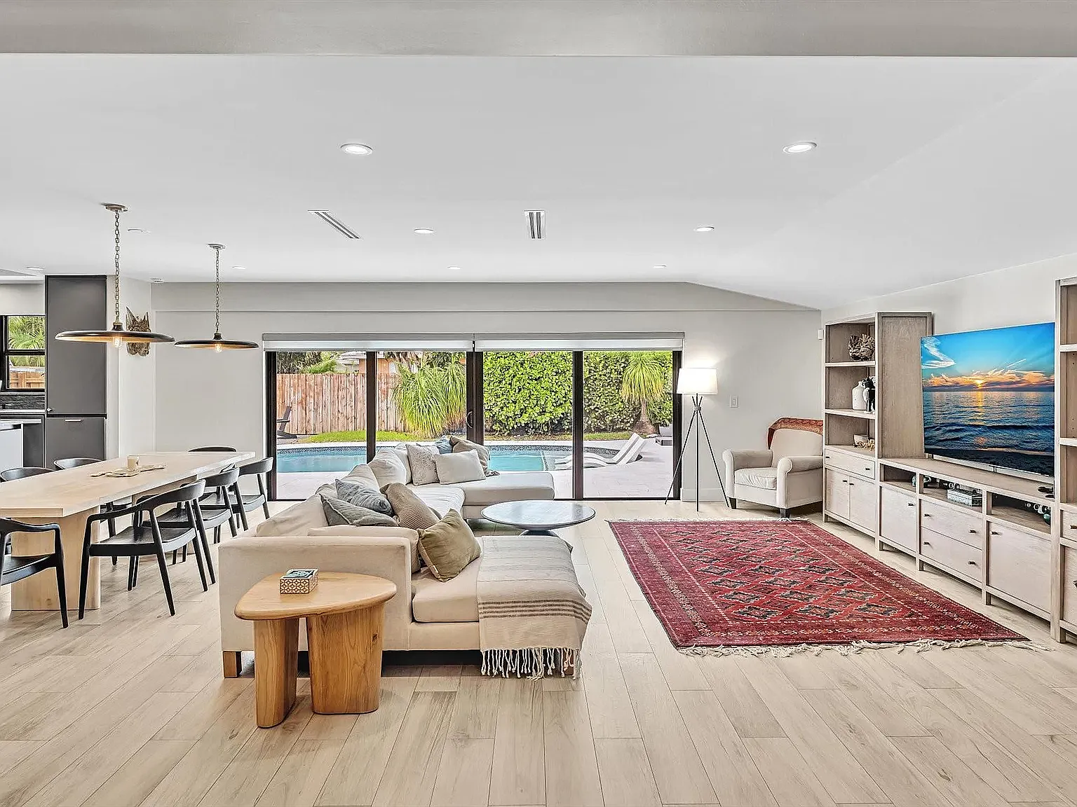 3 bed, 1962 sqft, $7,795 — Photo 3
