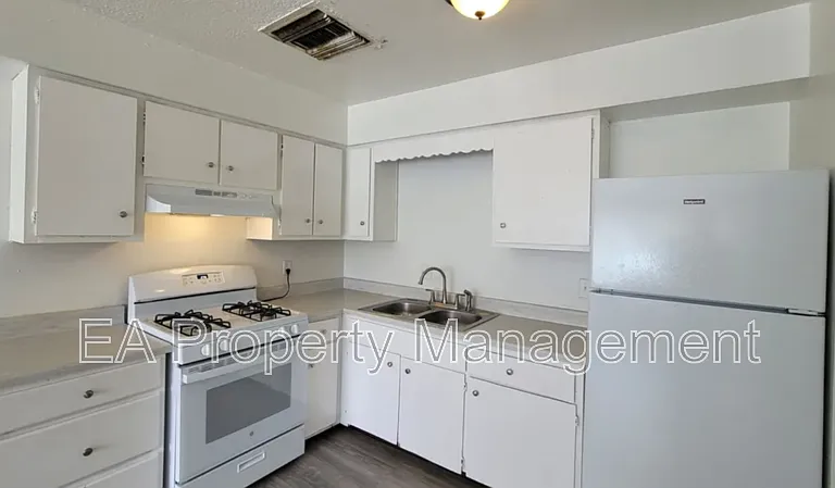 336 Grove St SE #4 — Photo 2