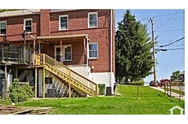 Building Photo - 2319 Hemlock Ave