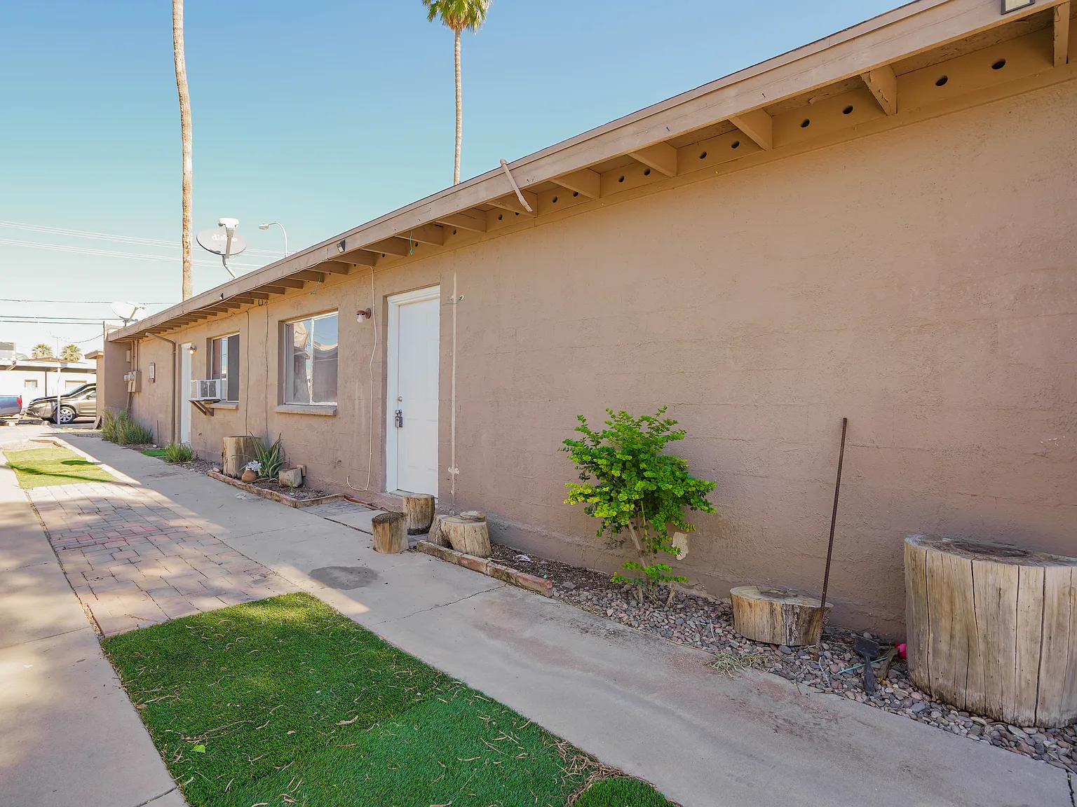 2350 E Broadway Rd — Photo 2