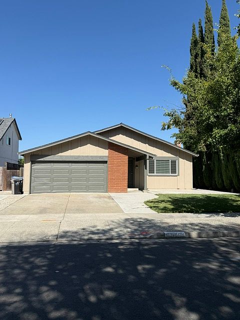 Remodeled 3/2 home on quiet street.