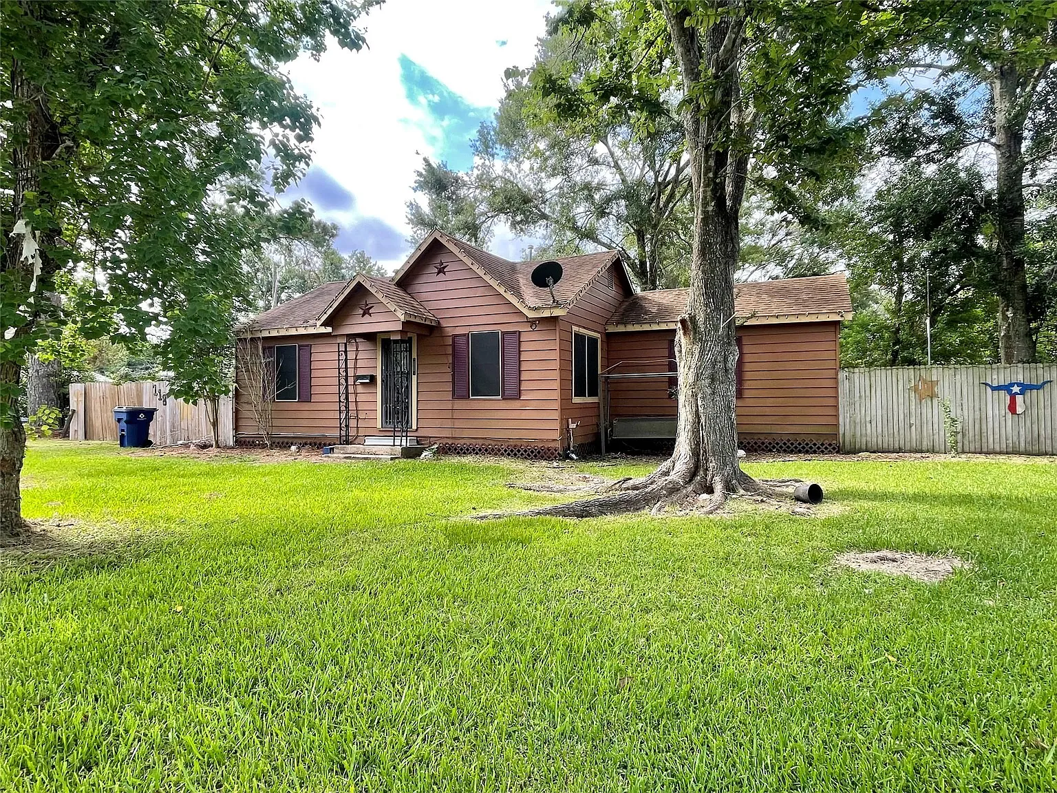 3 bed, 1.0 bath, 941 sqft, $1,500 — Photo 1