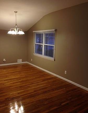 5th image of 120 Evergreen Ave