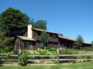 528 Old Lake Rd, Poultney, VT 05764