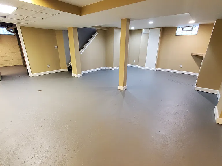 521 N Rembrandt Ave — Photo 32
