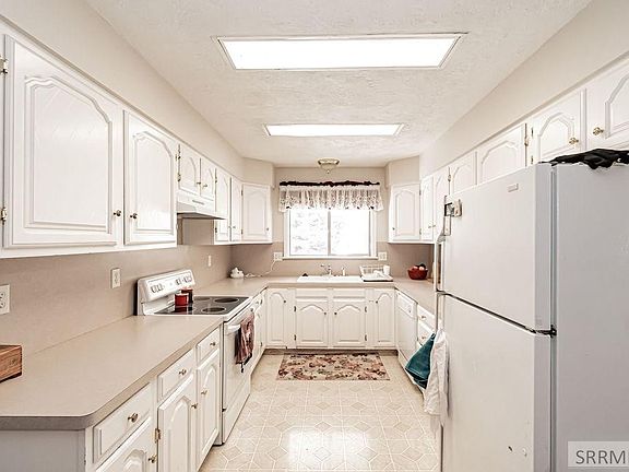 3rd image of 5131 E Owens Ave