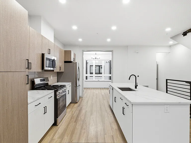 University Hills Townhomes — Photo 2