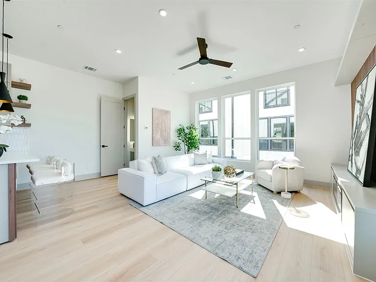 512 N Lancaster Ave #2 — Photo 3