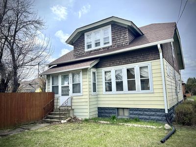 2400 9th AVENUE, South Milwaukee, WI, 53172