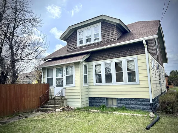 2400 9th AVENUE, South Milwaukee, WI 53172