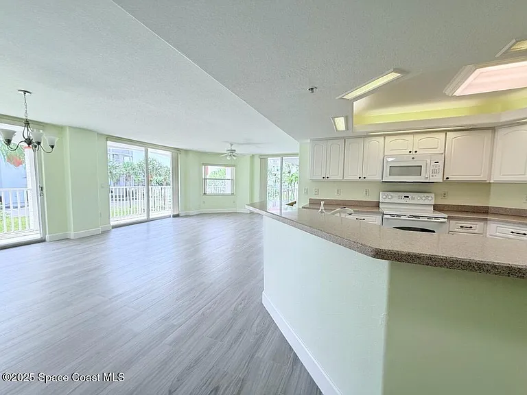 8922 Laguna Ln #201 — Photo 8