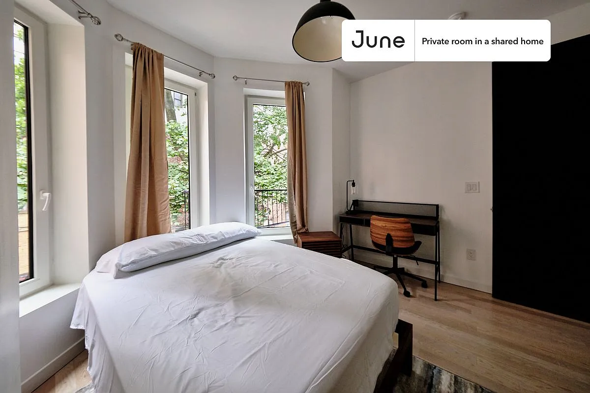 Full bedroom in 4 bed/4 bath home in Ditmas Park #1895 D — Photo 4