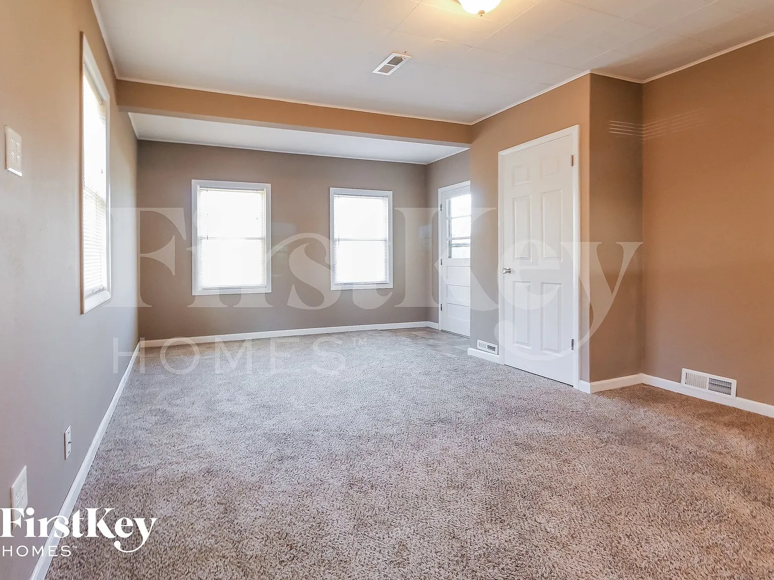 3 bed, 2.0 bath, 1715 sqft, $2,260 — Photo 3