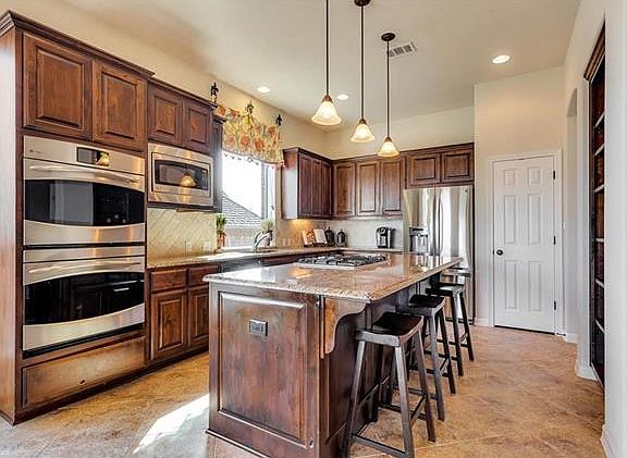 5th image of 13233 Mesa Verde Dr