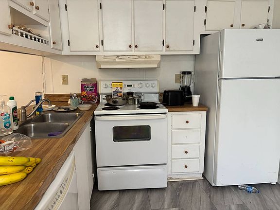 3rd image of 313 Joy Rd