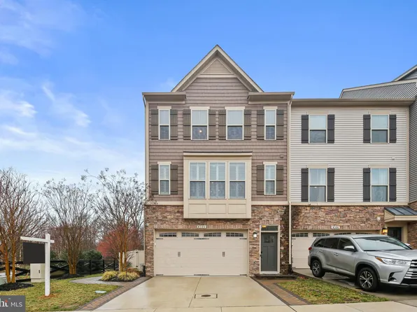 8302 Pondview Dr, Millersville, MD 21108