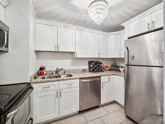 5th image of 4343 N Clarendon Ave APT 1212