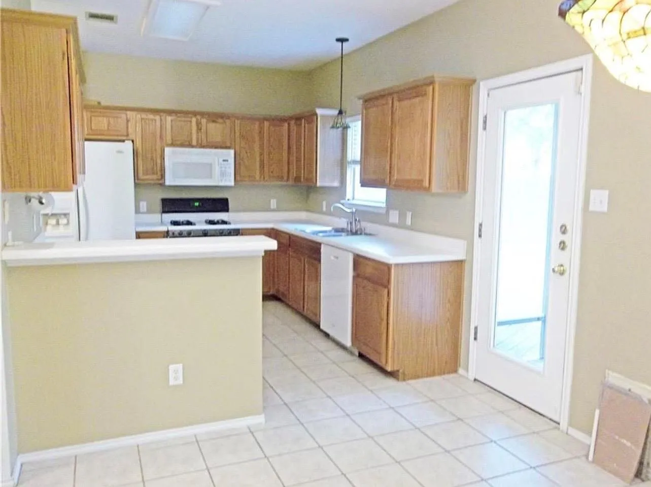 2 bed, 2.0 bath, 1557 sqft, $1,850 — Photo 2