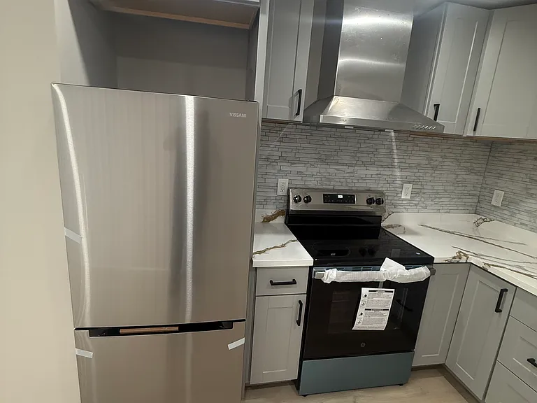 943 N Roosevelt Ave — Photo 7