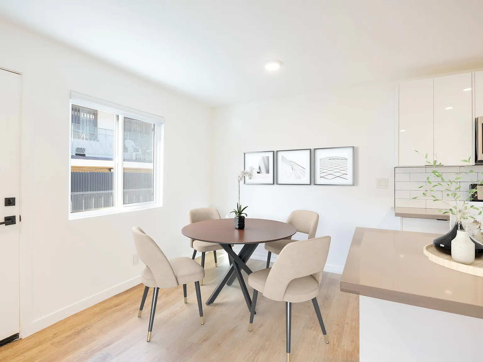 5847 Willoughby Ave — Photo 4