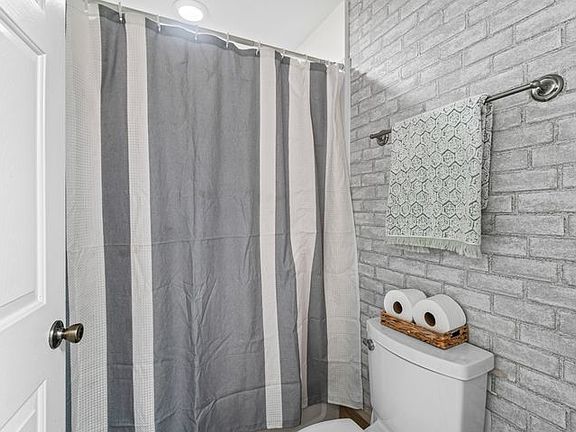 4th image of 318 SE 23rd Ave