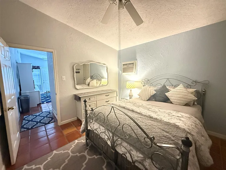 728 Hogan Dr — Photo 7