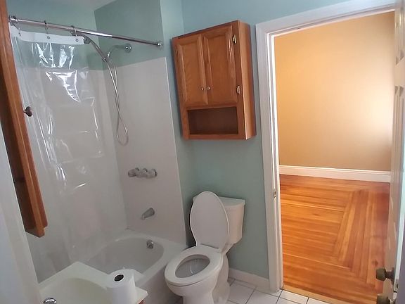 4th image of 112 Warren Ave #2
