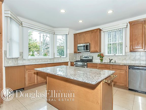 5th image of 100 Lafayette Pl