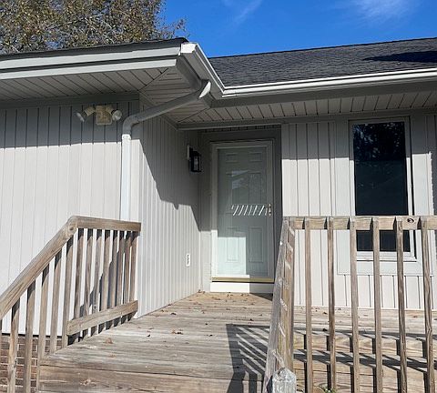 3rd image of 1805 Plantation Dr
