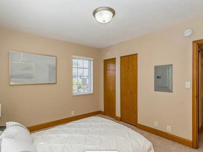 313 Grandview Ct — Photo 9