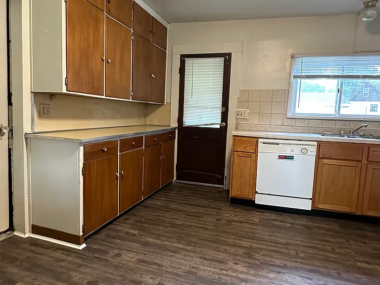 528 Niagara St — Photo 5