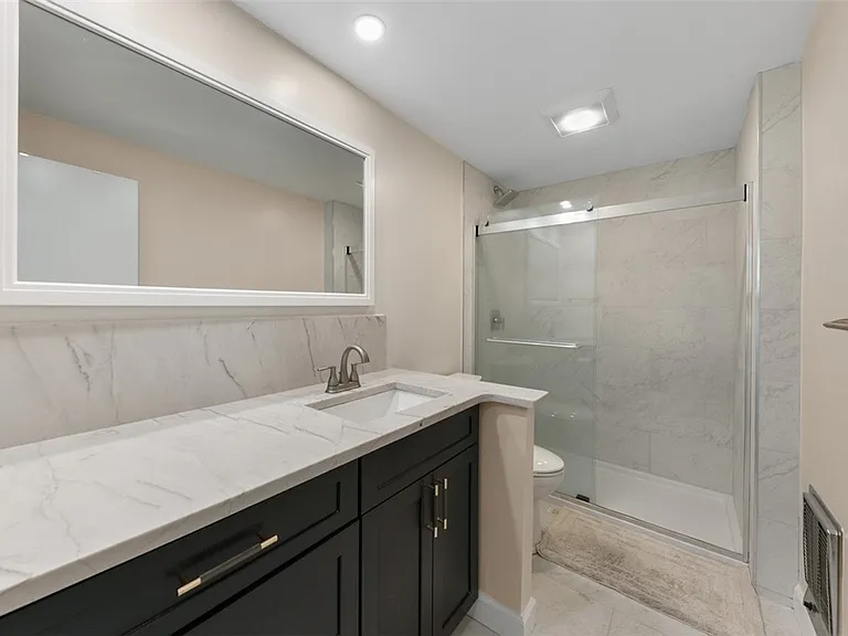 320 Fort Duquesne Blvd #8N — Photo 6
